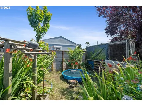 6516 SW Galley Avenue Lincoln City OR 97367