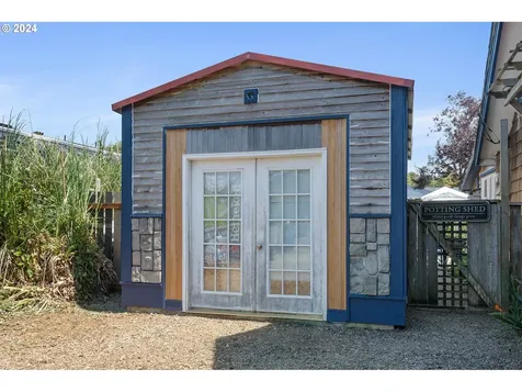 6516 SW Galley Avenue Lincoln City OR 97367