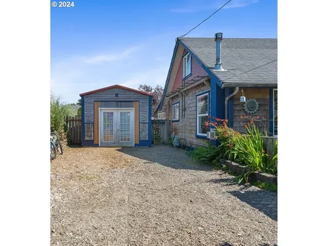 6516 SW Galley Avenue Lincoln City OR 97367