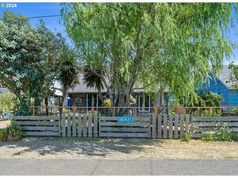 6516 SW Galley Avenue Lincoln City OR 97367