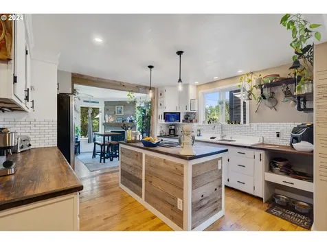 6516 SW Galley Avenue Lincoln City OR 97367