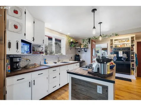 6516 SW Galley Avenue Lincoln City OR 97367