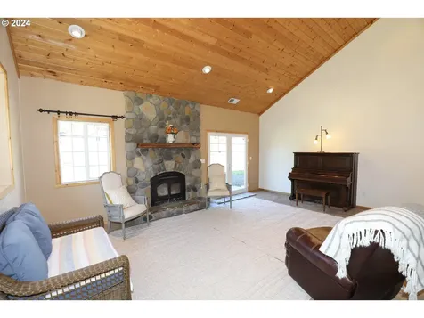 6910 Upper Olalla Road Winston OR 97496