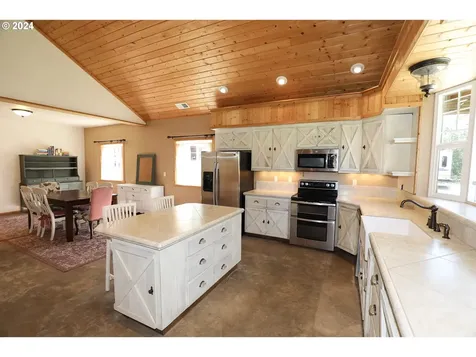 6910 Upper Olalla Road Winston OR 97496
