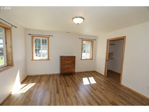 6910 Upper Olalla Road Winston OR 97496