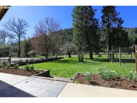 6910 Upper Olalla Road Winston OR 97496