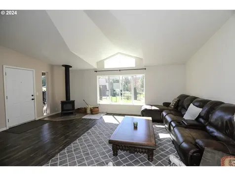 6910 Upper Olalla Road Winston OR 97496