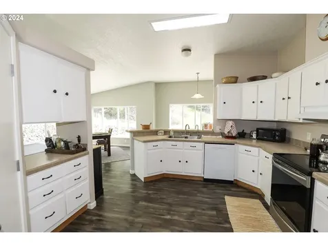6910 Upper Olalla Road Winston OR 97496