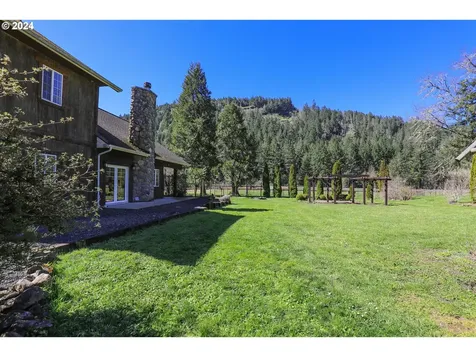 6910 Upper Olalla Road Winston OR 97496