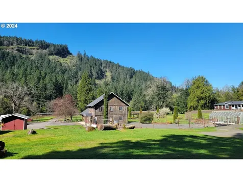 6910 Upper Olalla Road Winston OR 97496
