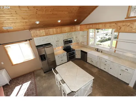 6910 Upper Olalla Road Winston OR 97496