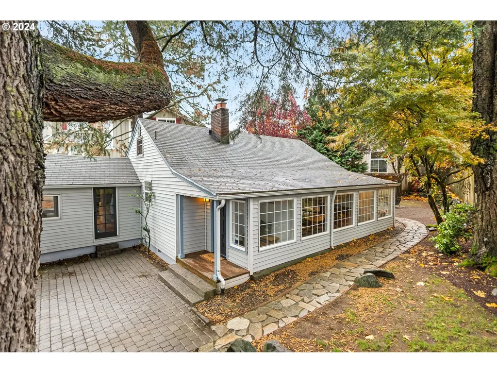 2510 SW Hume Court Portland OR 97219