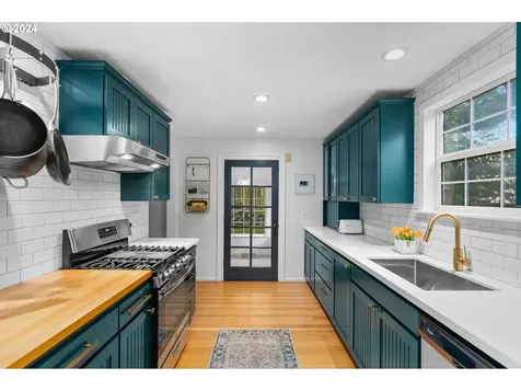 2510 SW Hume Court Portland OR 97219