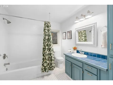 2510 SW Hume Court Portland OR 97219