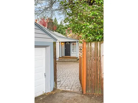 2510 SW Hume Court Portland OR 97219