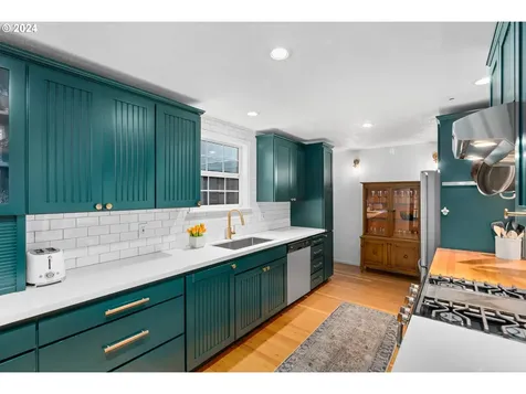 2510 SW Hume Court Portland OR 97219