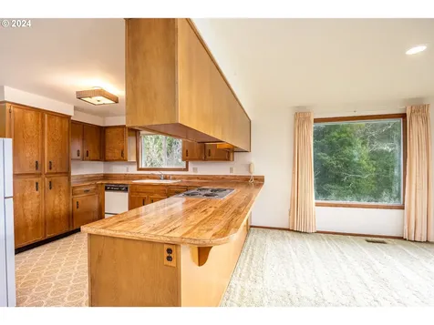2654 SW Dune Avenue Lincoln City OR 97367