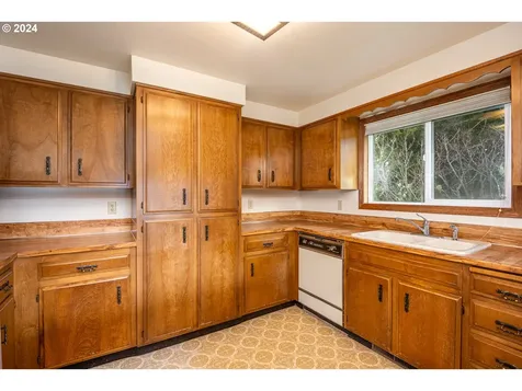 2654 SW Dune Avenue Lincoln City OR 97367