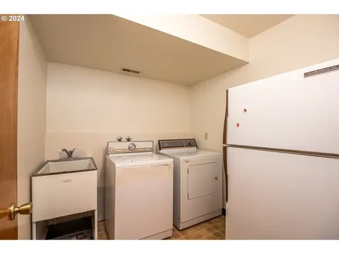 2654 SW Dune Avenue Lincoln City OR 97367