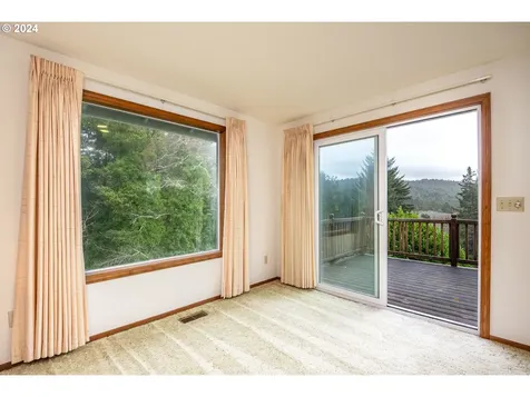 2654 SW Dune Avenue Lincoln City OR 97367