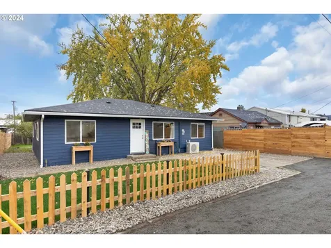 1048 NE Willow Street Roseburg OR 97470