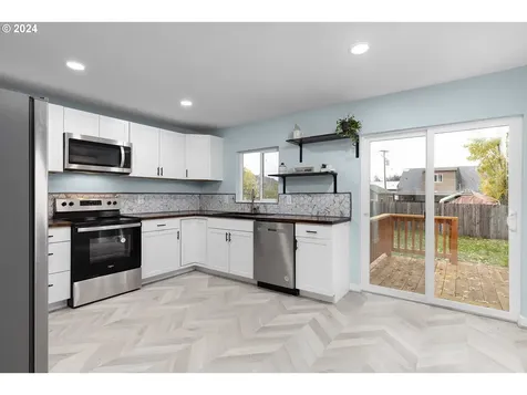 1048 NE Willow Street Roseburg OR 97470
