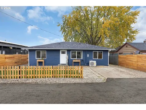 1048 NE Willow Street Roseburg OR 97470