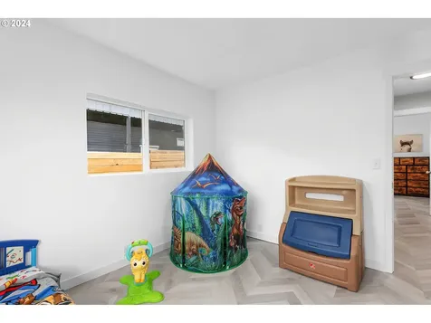 1048 NE Willow Street Roseburg OR 97470