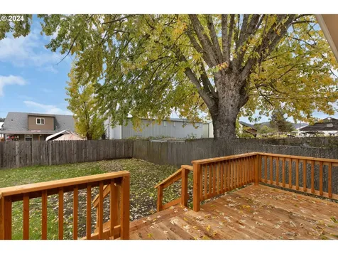 1048 NE Willow Street Roseburg OR 97470
