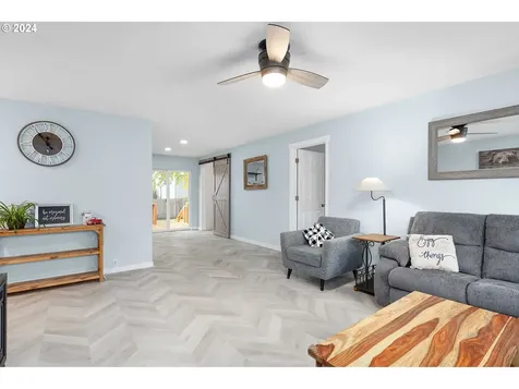 1048 NE Willow Street Roseburg OR 97470