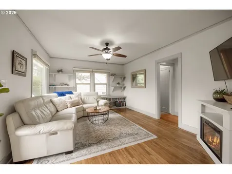 8413 SW 4th Avenue Portland OR 97219