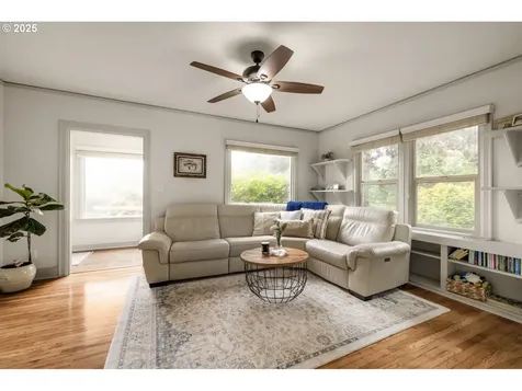 8413 SW 4th Avenue Portland OR 97219