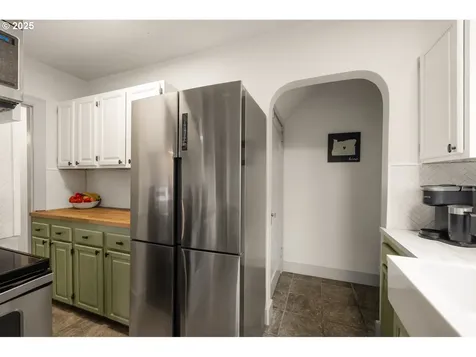 8413 SW 4th Avenue Portland OR 97219