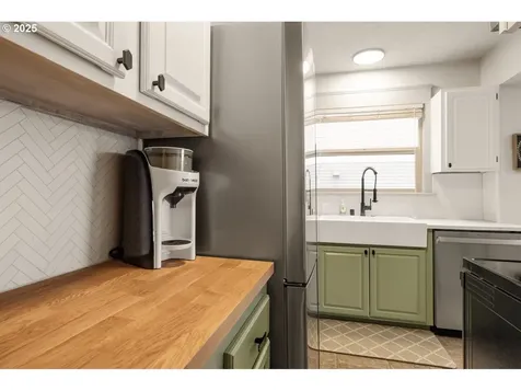 8413 SW 4th Avenue Portland OR 97219