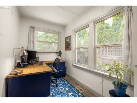 8413 SW 4th Avenue Portland OR 97219