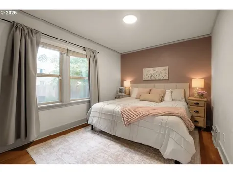 8413 SW 4th Avenue Portland OR 97219