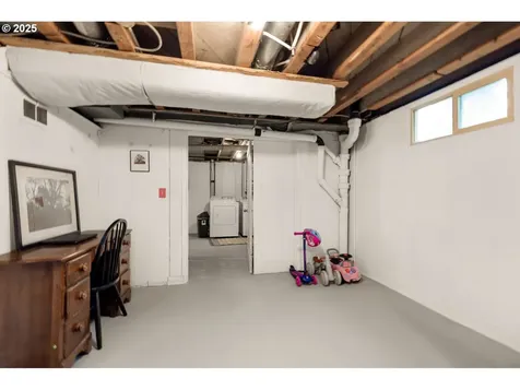 8413 SW 4th Avenue Portland OR 97219