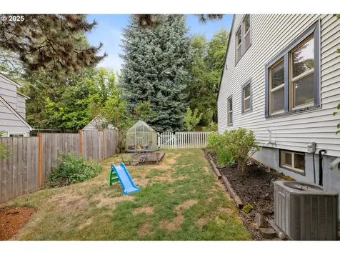 8413 SW 4th Avenue Portland OR 97219