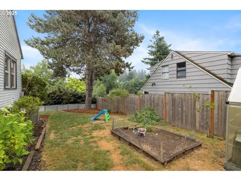 8413 SW 4th Avenue Portland OR 97219