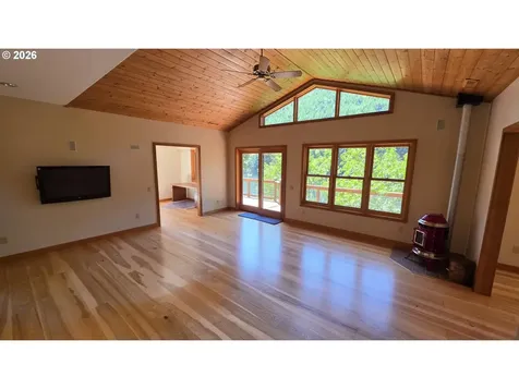 203 Burchard Drive Scottsburg OR 97473