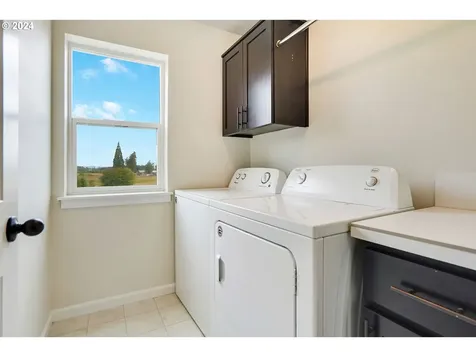 2003 NE Summit Drive Albany OR 97321