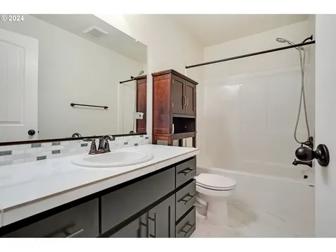 2003 NE Summit Drive Albany OR 97321