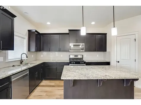 2003 NE Summit Drive Albany OR 97321