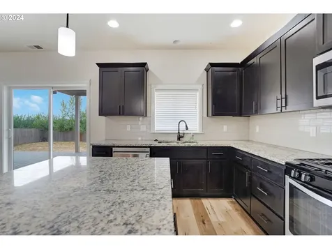 2003 NE Summit Drive Albany OR 97321