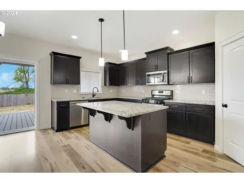 2003 NE Summit Drive Albany OR 97321