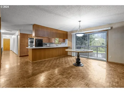 1306 E 2nd Street Newberg OR 97132