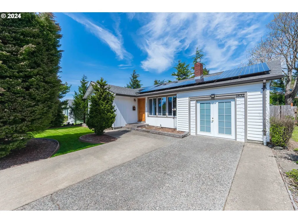1832 Juniper Avenue Coos Bay OR 97420