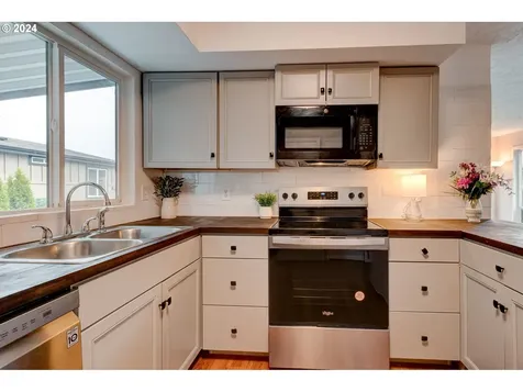 11449 Sw Royal Villa Drive Portland OR 97224