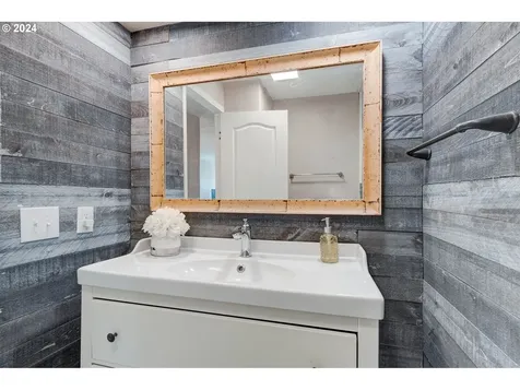 11449 Sw Royal Villa Drive Portland OR 97224