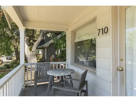710 Se 61st Avenue Portland OR 97215